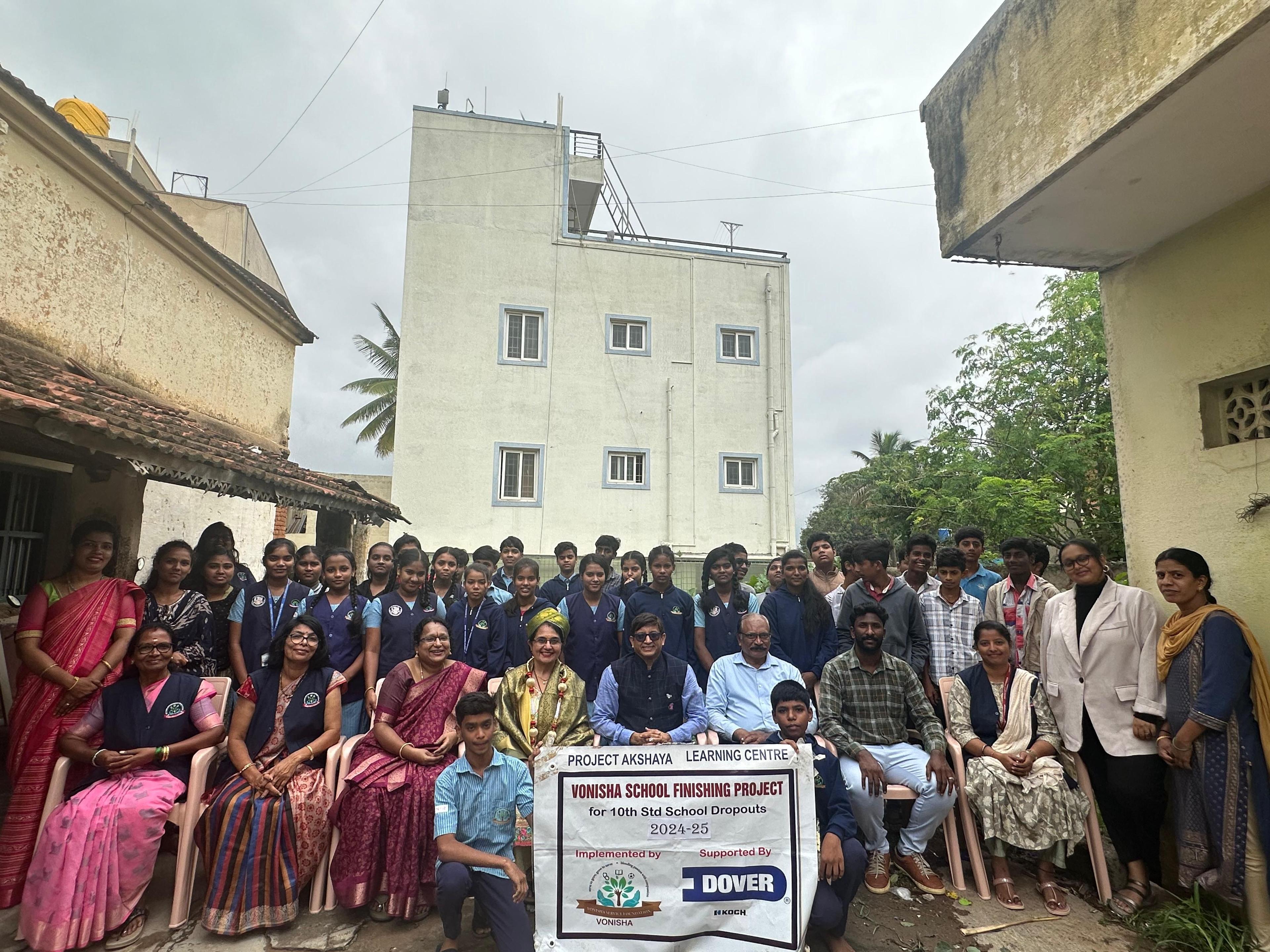 Students and Volunteers of SchoolFinish Programme 